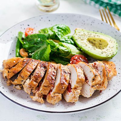 trendy-salad-chicken-grilled-fillet-with-salad-fr-2021-08-28-08-58-49-utc.jpg